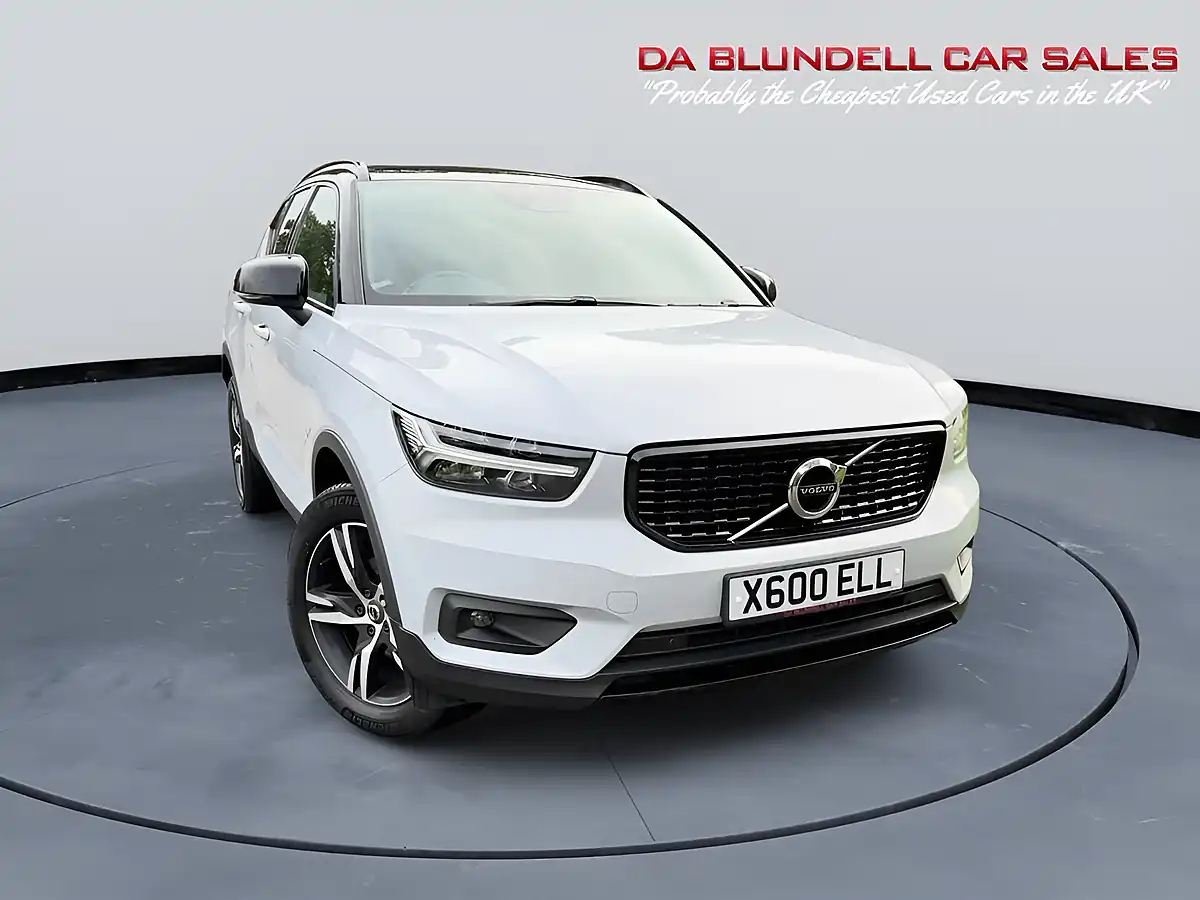 Used 2019 Volvo XC40 R-Design Silver - Interior and Exterior details 15