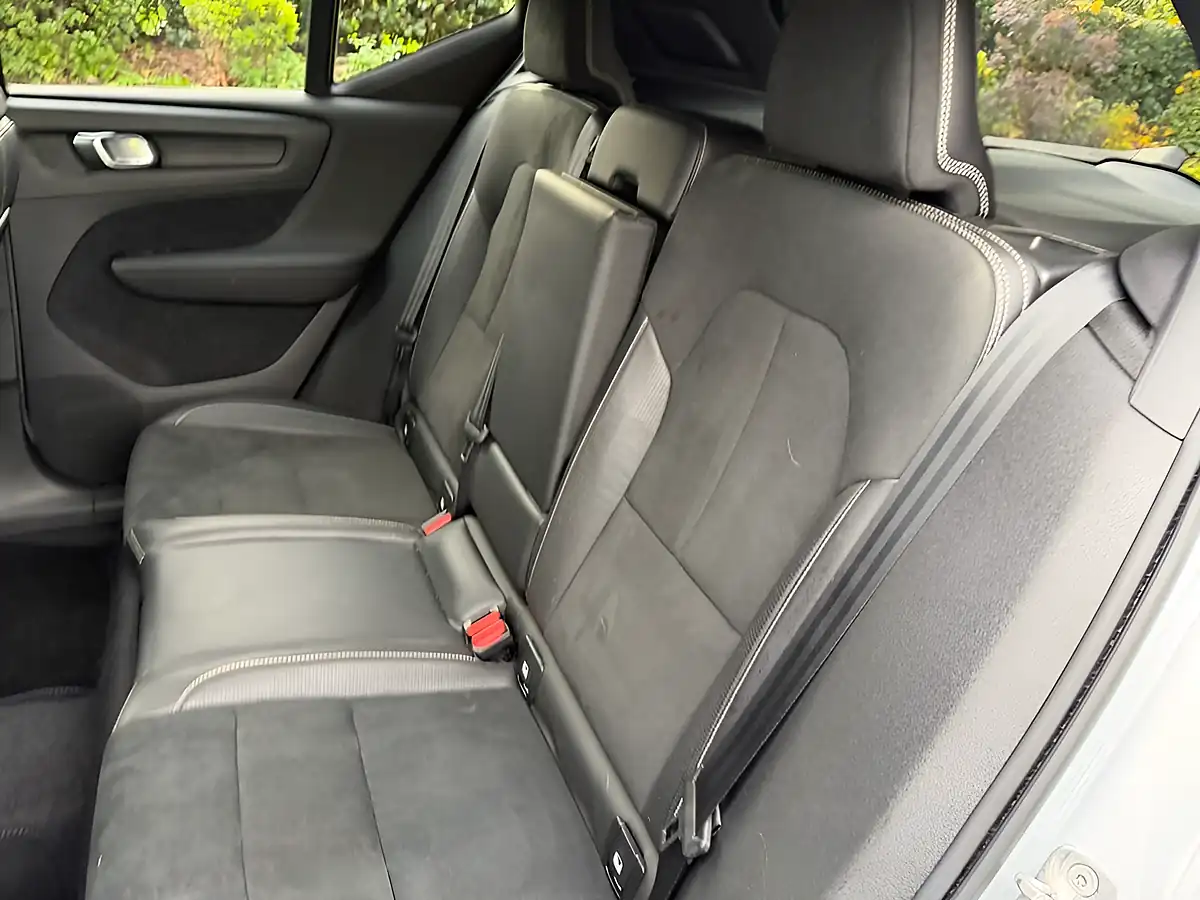 Used 2019 Volvo XC40 R-Design Silver - Interior and Exterior details 16