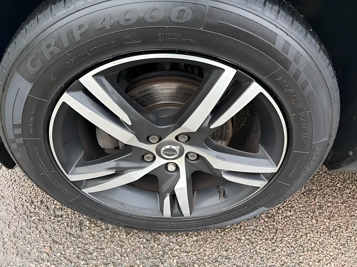 Used 2019 Volvo XC40 R-Design Silver - Interior and Exterior details 20
