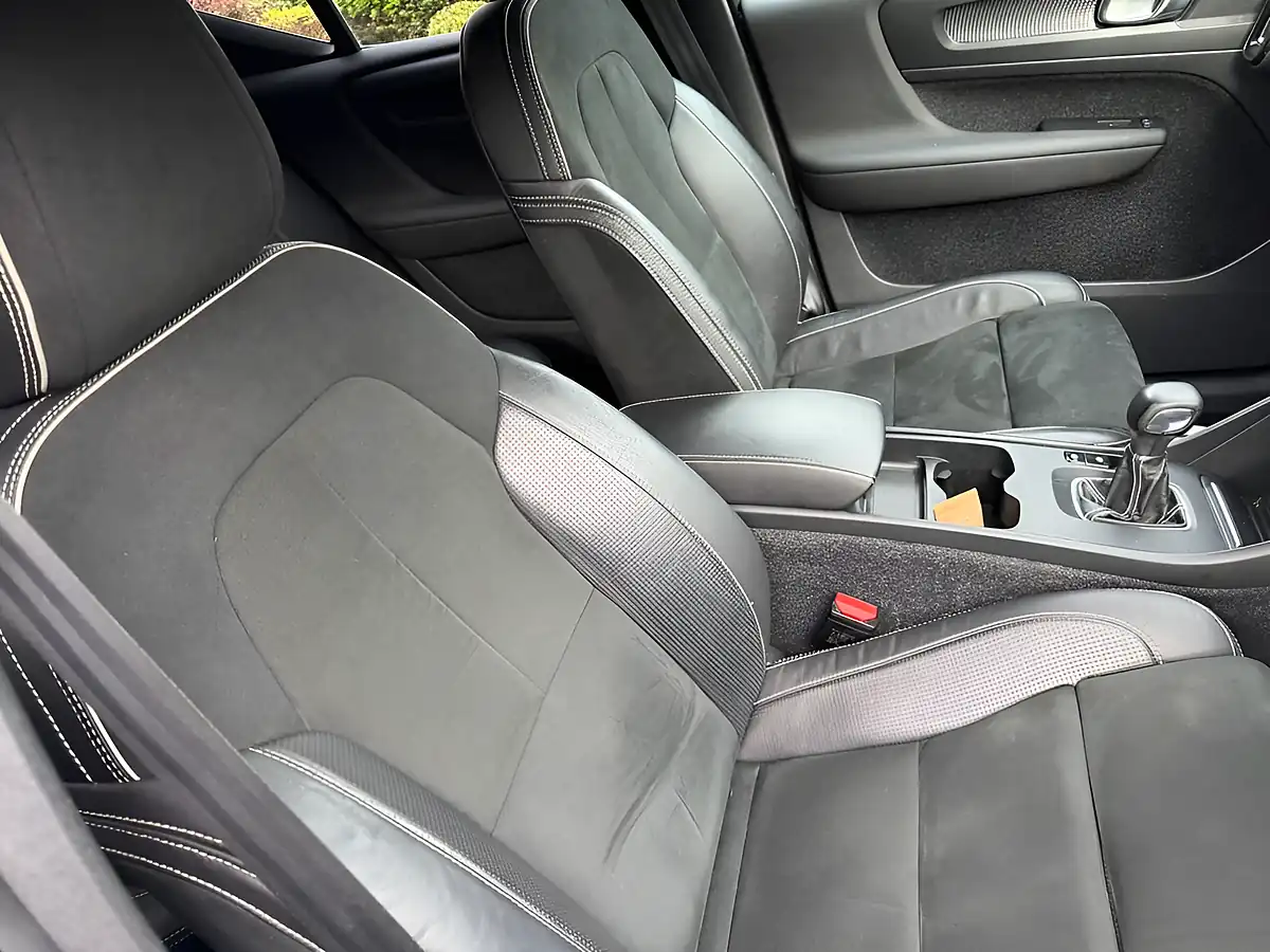 Used 2019 Volvo XC40 R-Design Silver - Interior and Exterior details 5