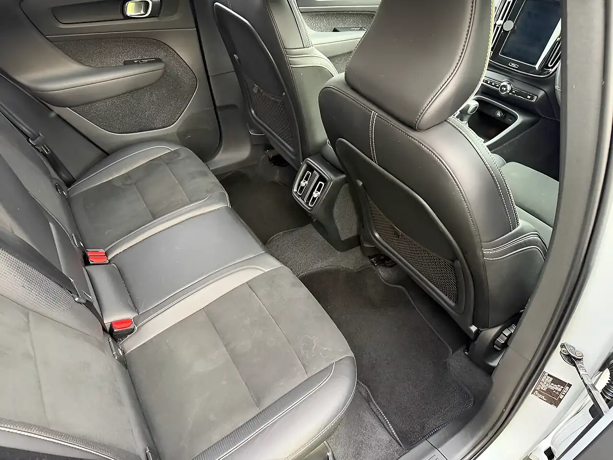 Used 2019 Volvo XC40 R-Design Silver - Interior and Exterior details 6
