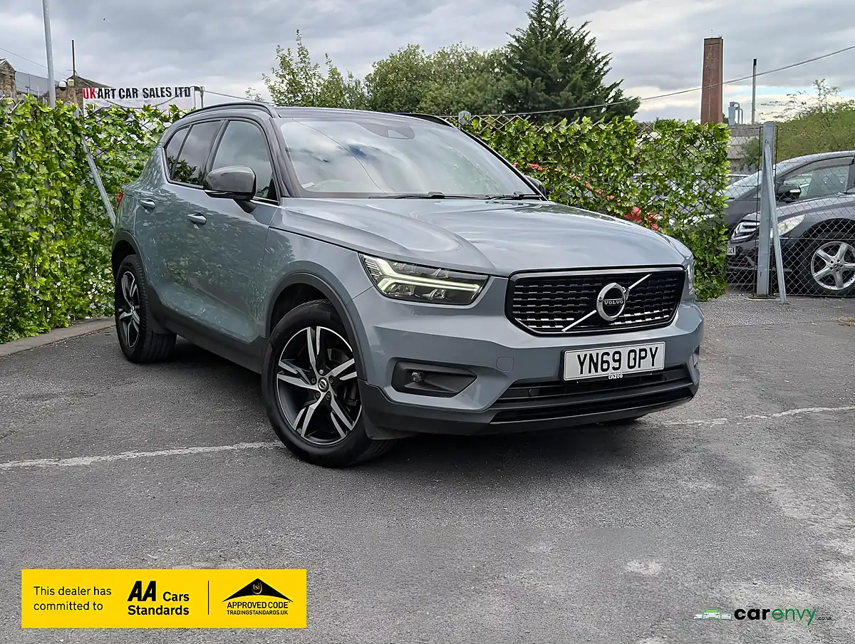 Used 2019 Volvo XC40 R-Design Thunder Grey - Front View
