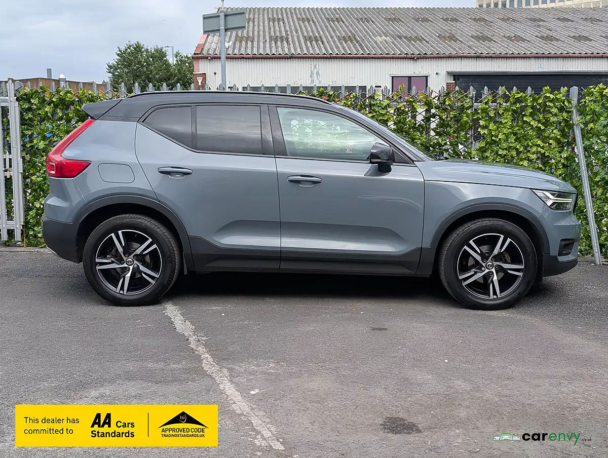 Used 2019 Volvo XC40 R-Design Thunder Grey - Interior and Exterior details 11