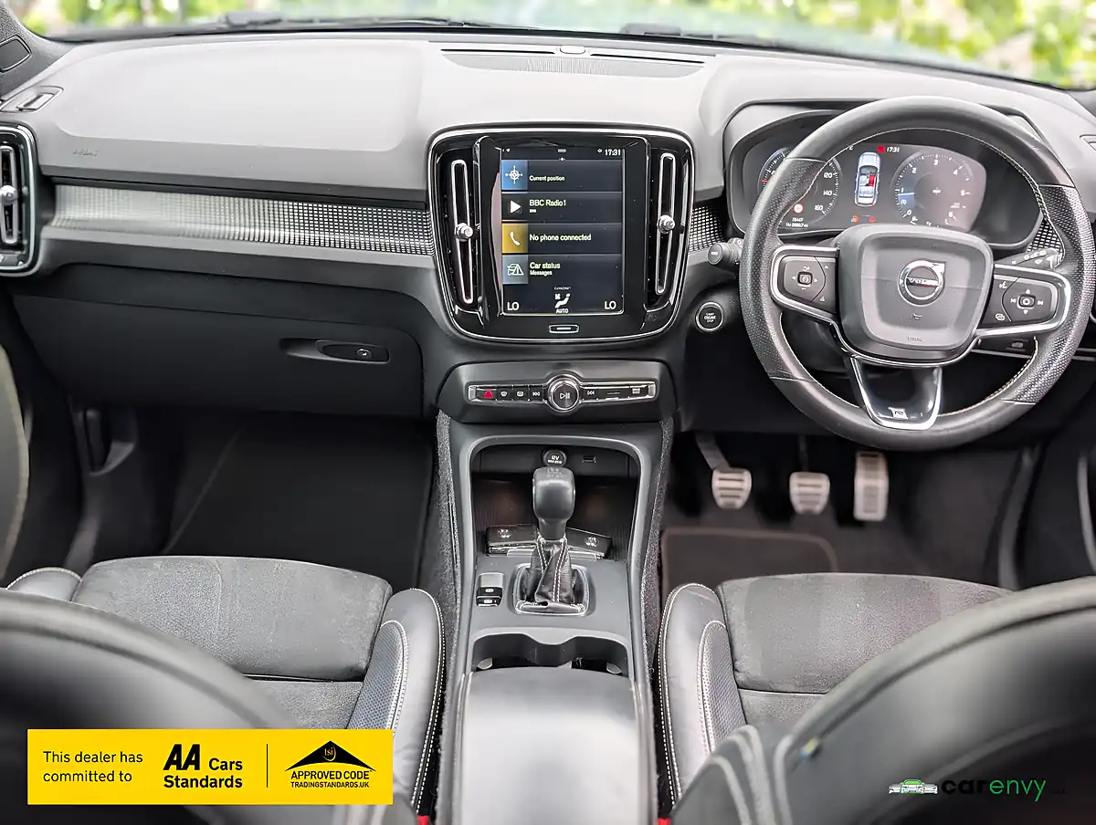 Used 2019 Volvo XC40 R-Design Thunder Grey - Interior and Exterior details 12