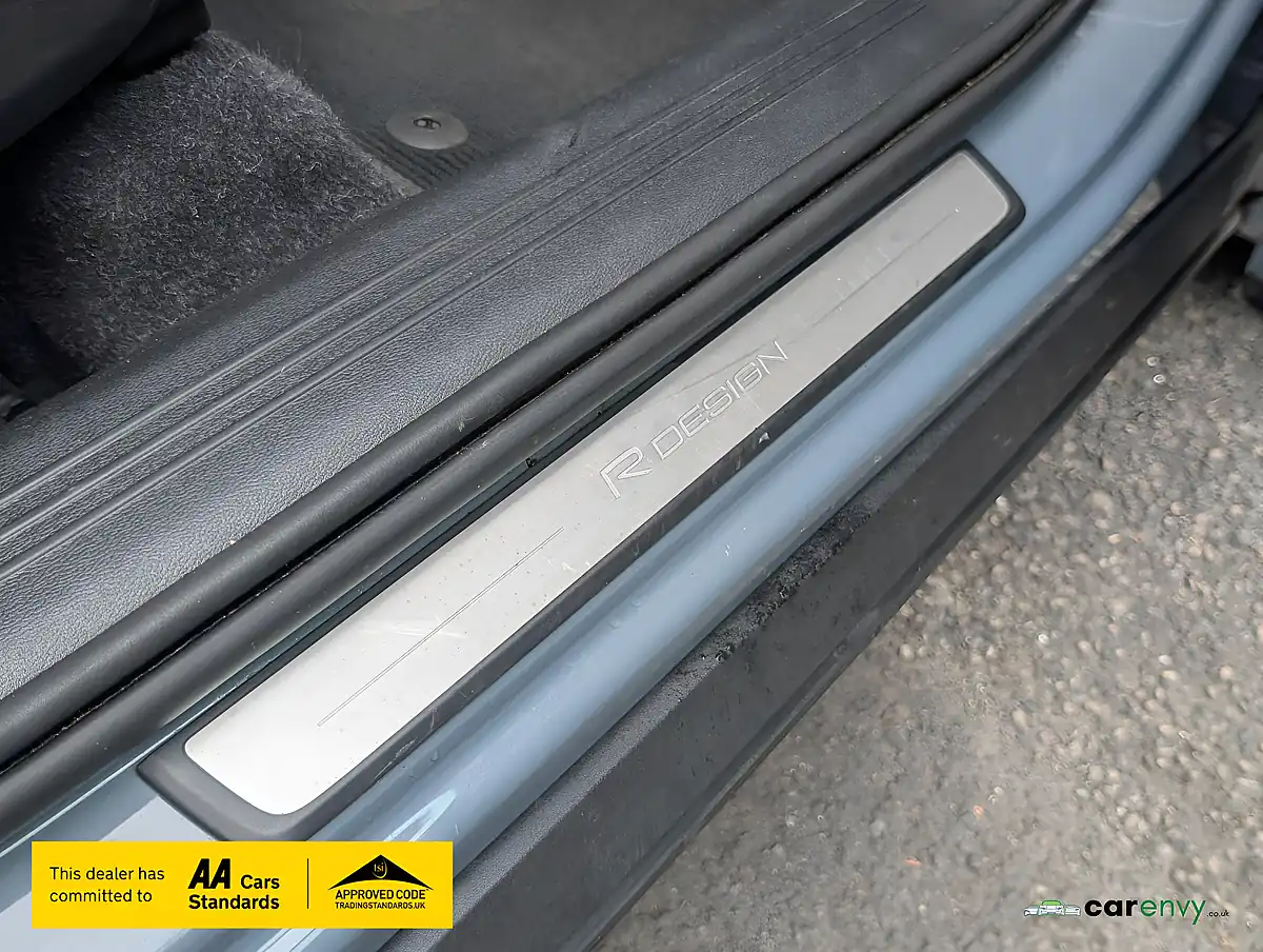 Used 2019 Volvo XC40 R-Design Thunder Grey - Interior and Exterior details 14