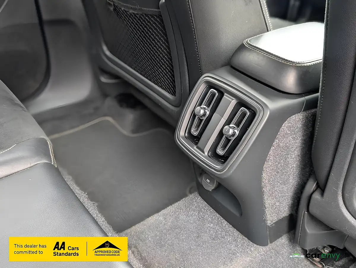 Used 2019 Volvo XC40 R-Design Thunder Grey - Interior and Exterior details 16