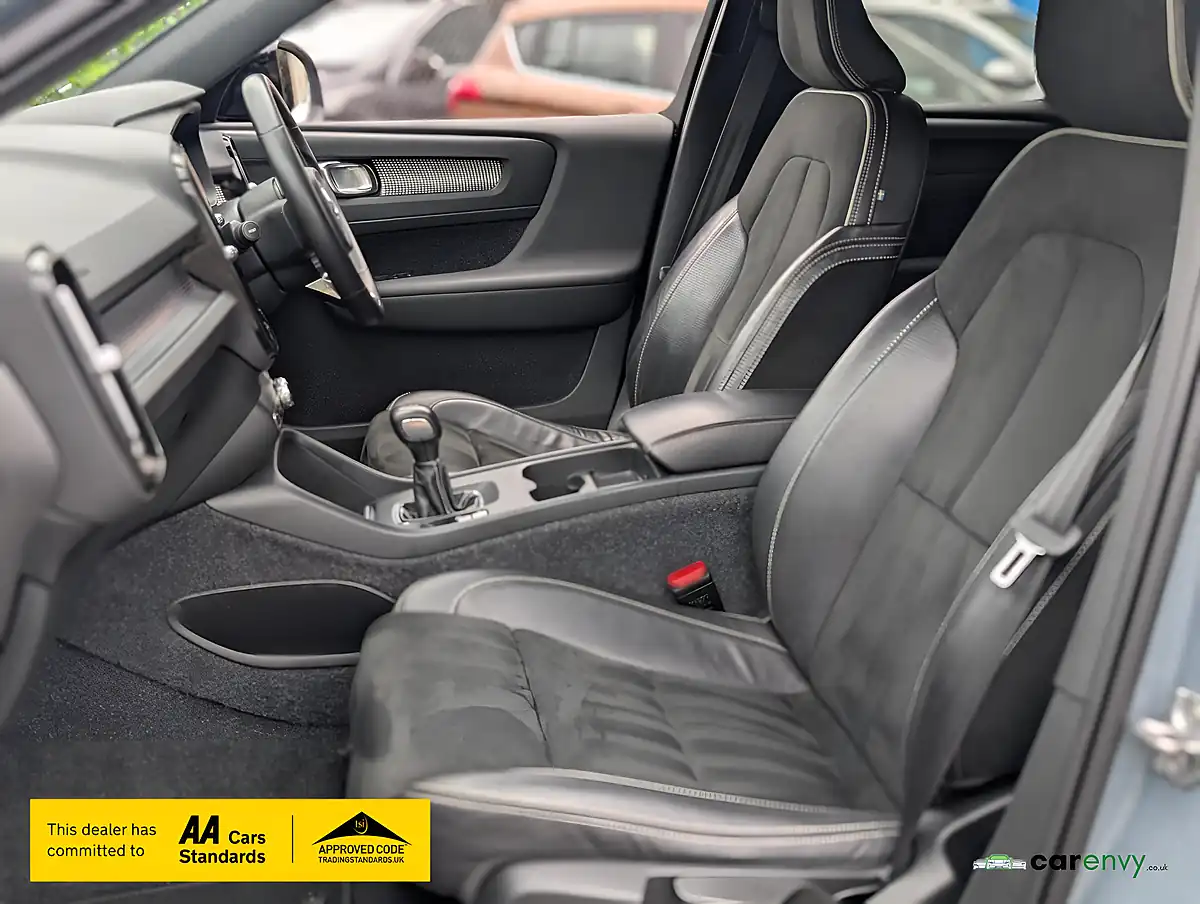 Used 2019 Volvo XC40 R-Design Thunder Grey - Interior and Exterior details 17