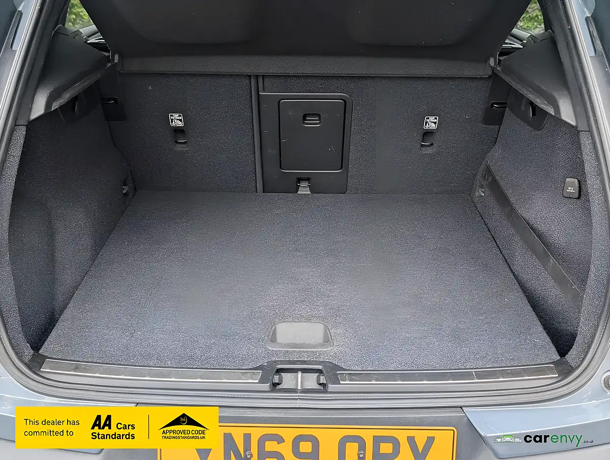 Used 2019 Volvo XC40 R-Design Thunder Grey - Interior and Exterior details 20
