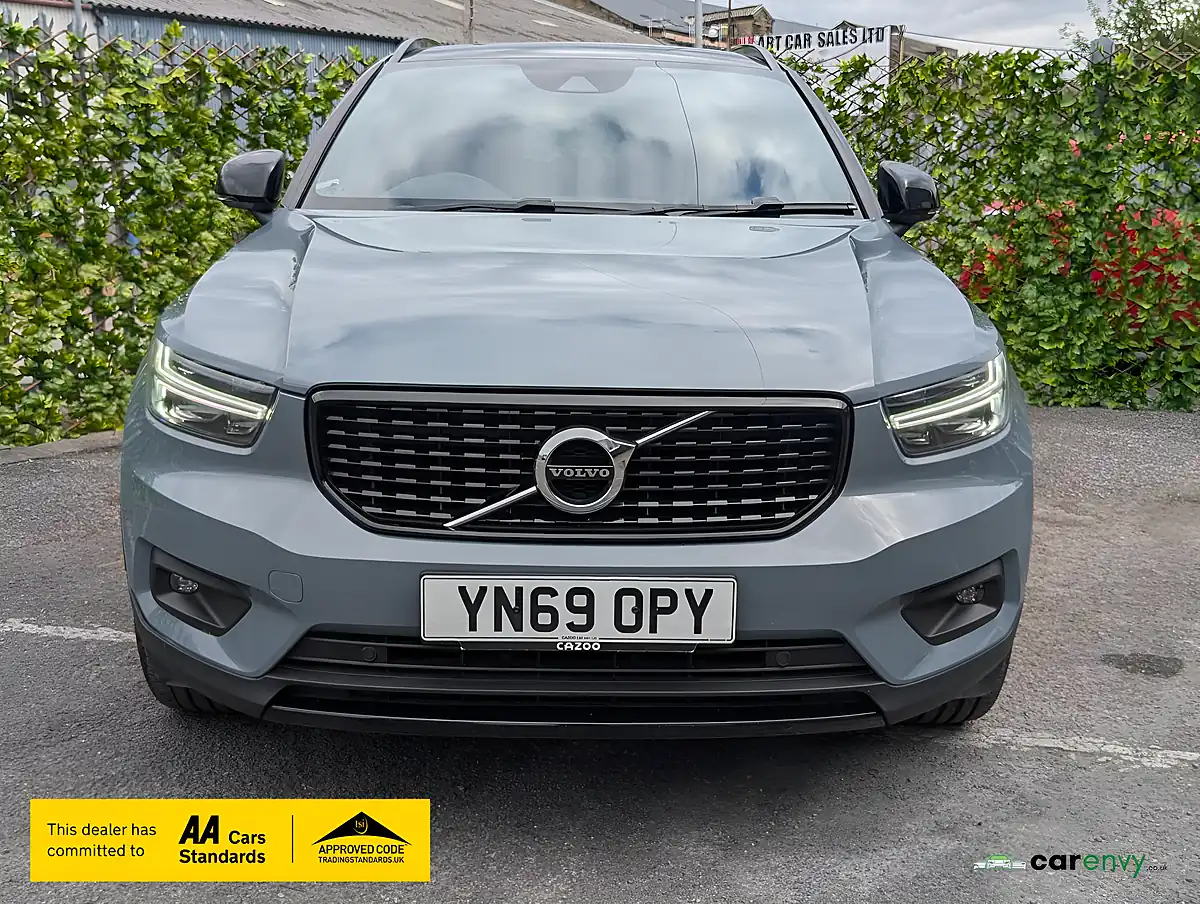 Used 2019 Volvo XC40 R-Design Thunder Grey - Interior and Exterior details 3