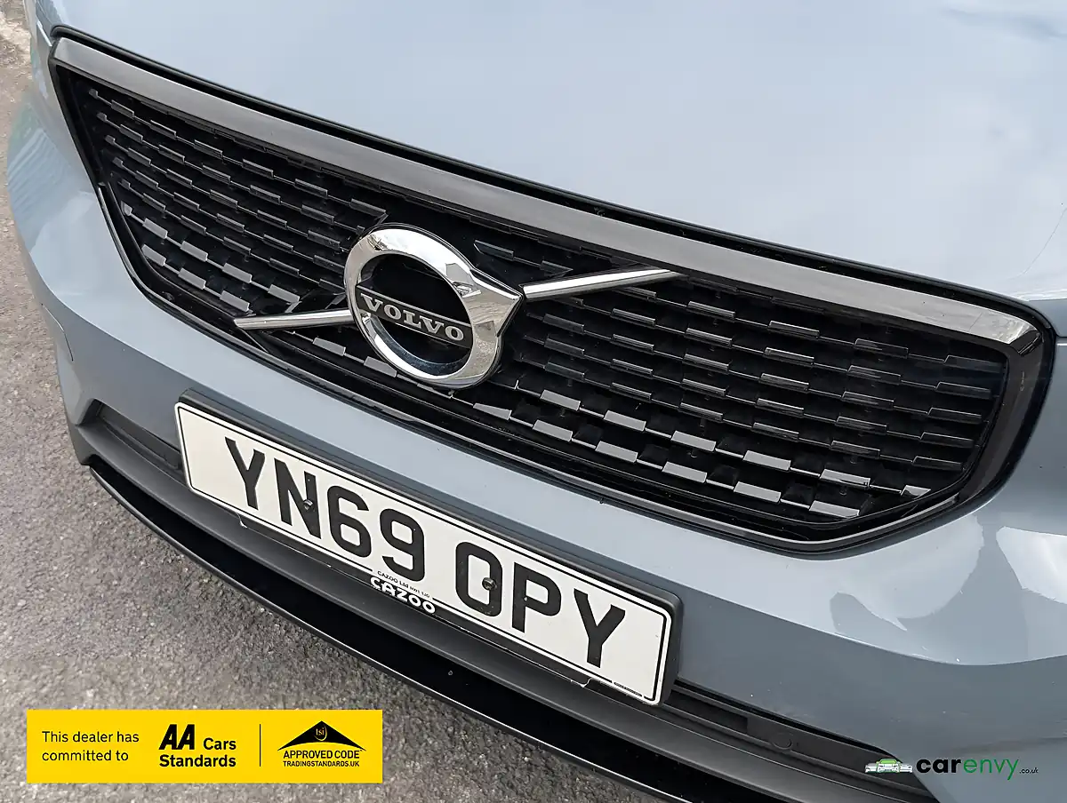 Used 2019 Volvo XC40 R-Design Thunder Grey - Interior and Exterior details 4