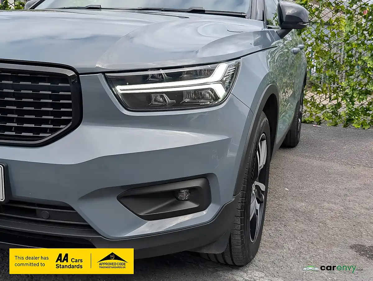 Used 2019 Volvo XC40 R-Design Thunder Grey - Interior and Exterior details 5