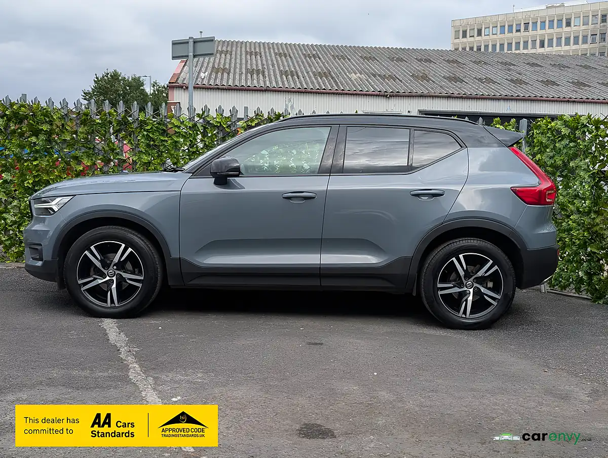 Used 2019 Volvo XC40 R-Design Thunder Grey - Interior and Exterior details 7