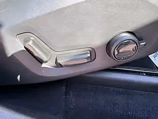 Used 2019 Volvo XC60 Inscription Ice White - Interior and Exterior details 14