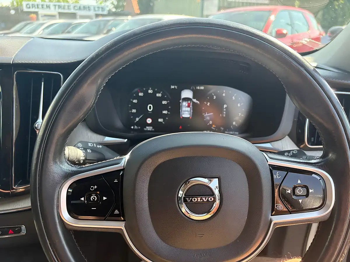 Used 2019 Volvo XC60 Inscription Ice White - Interior and Exterior details 16