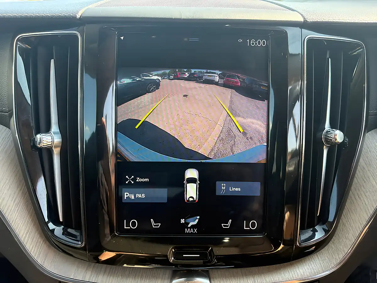 Used 2019 Volvo XC60 Inscription Ice White - Interior and Exterior details 19
