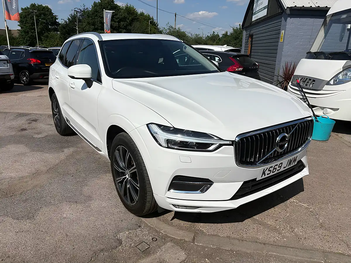 Used 2019 Volvo XC60 Inscription Ice White - Interior and Exterior details 2