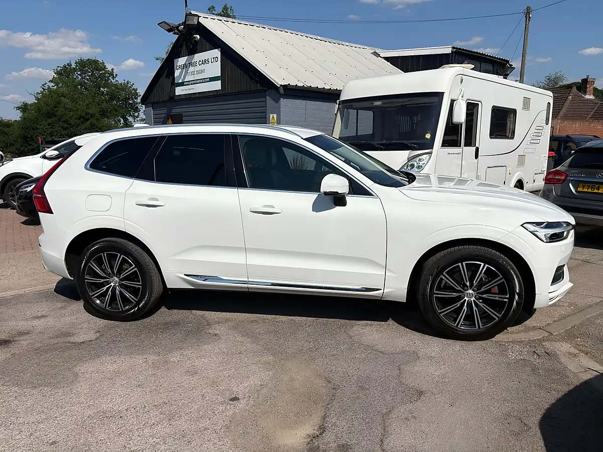 Used 2019 Volvo XC60 Inscription Ice White - Interior and Exterior details 4
