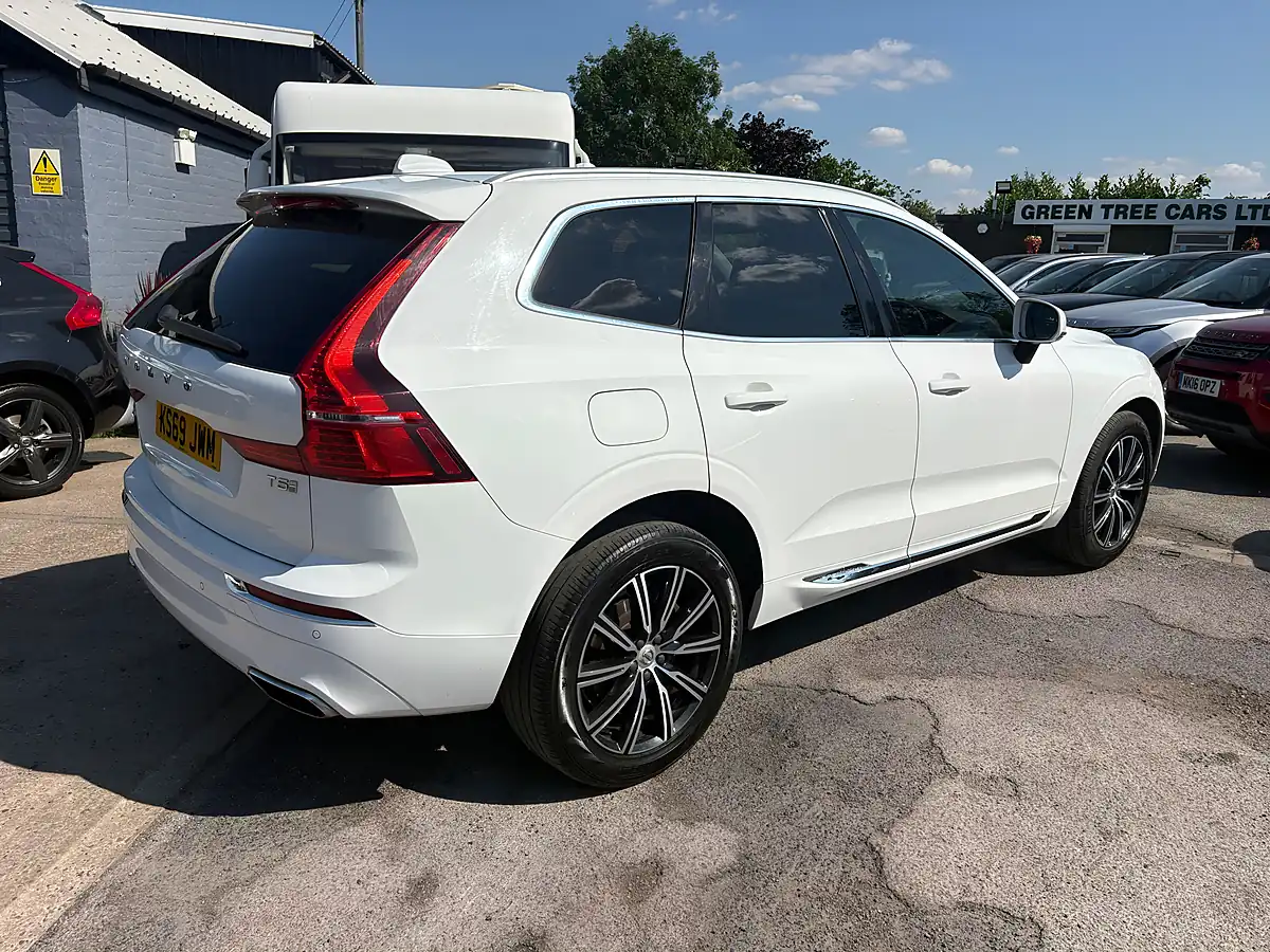 Used 2019 Volvo XC60 Inscription Ice White - Interior and Exterior details 5