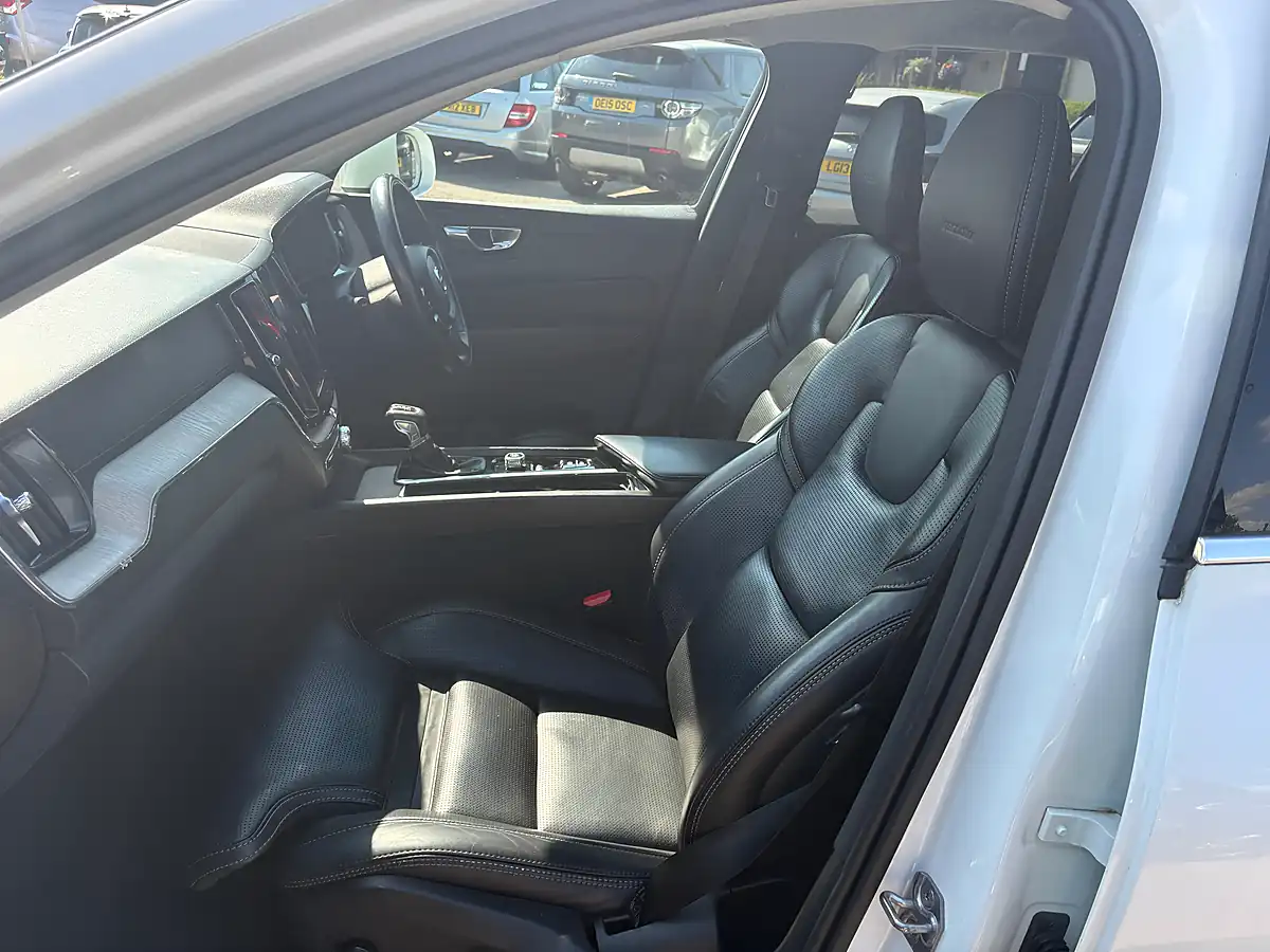 Used 2019 Volvo XC60 Inscription Ice White - Interior and Exterior details 8