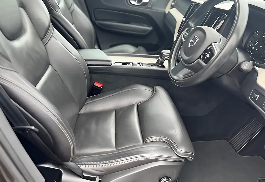 Used 2019 Volvo XC60 Inscription Pine Grey Metallic - Interior and Exterior details 11