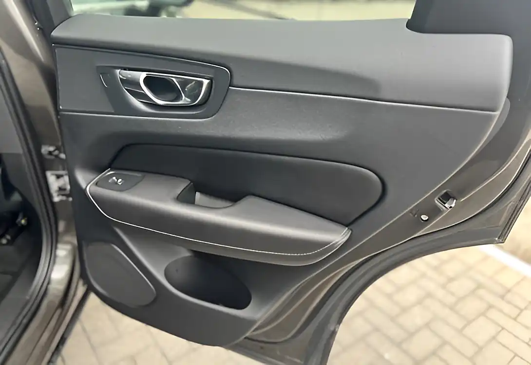 Used 2019 Volvo XC60 Inscription Pine Grey Metallic - Interior and Exterior details 14