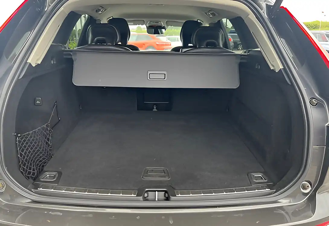 Used 2019 Volvo XC60 Inscription Pine Grey Metallic - Interior and Exterior details 18