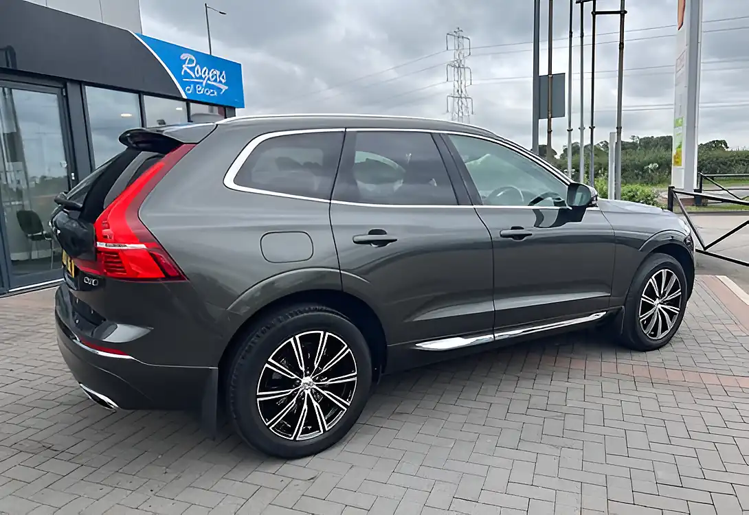 Used 2019 Volvo XC60 Inscription Pine Grey Metallic - Interior and Exterior details 6