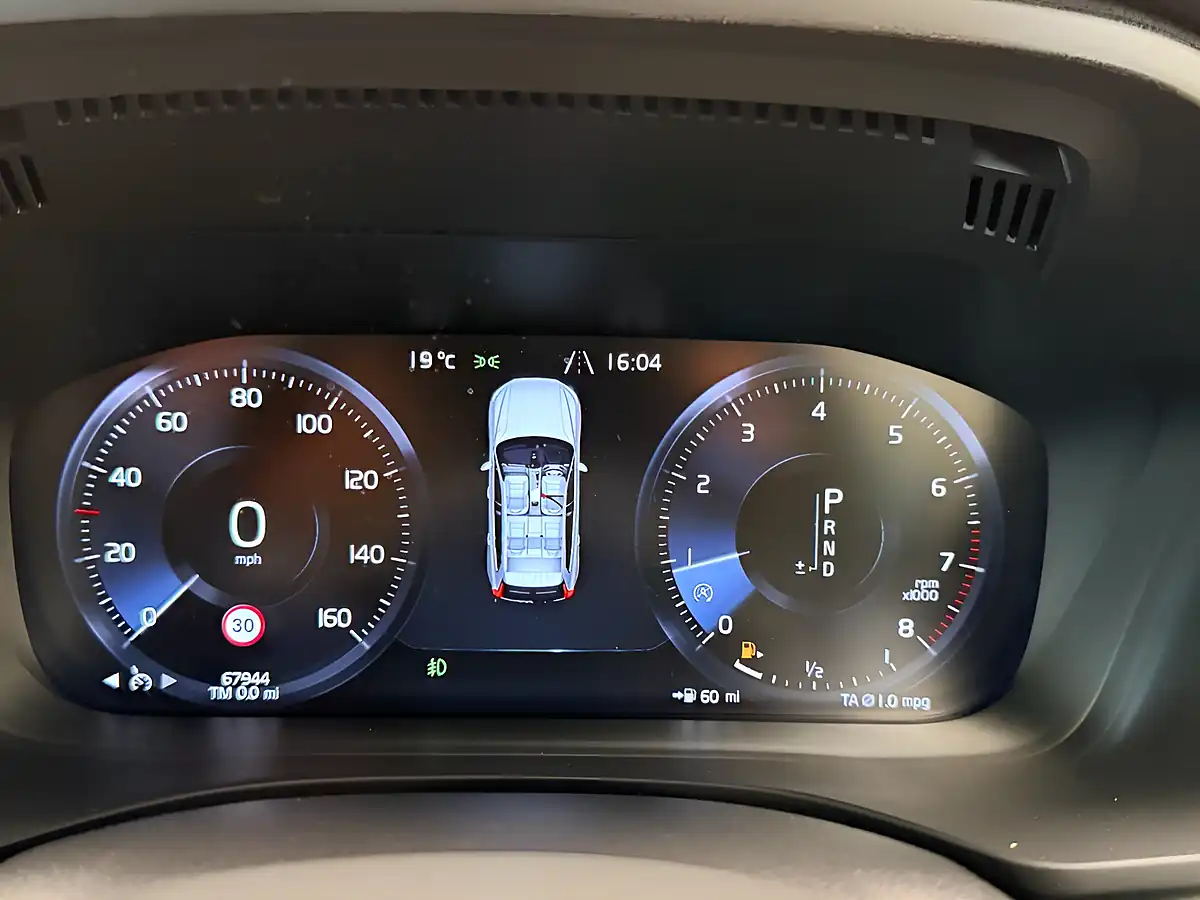Used 2019 Volvo XC60 Inscription Pro Ice White - Interior and Exterior details 13