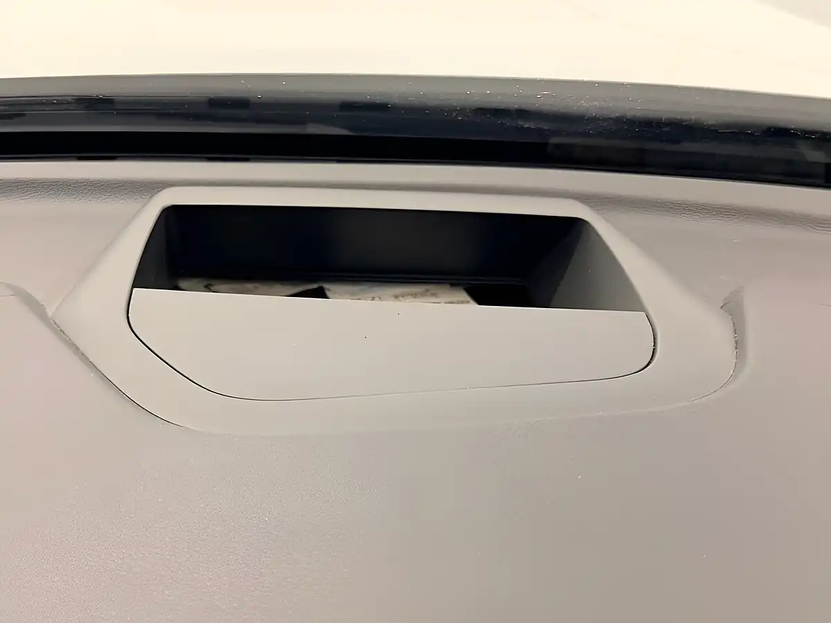 Used 2019 Volvo XC60 Inscription Pro Ice White - Interior and Exterior details 15