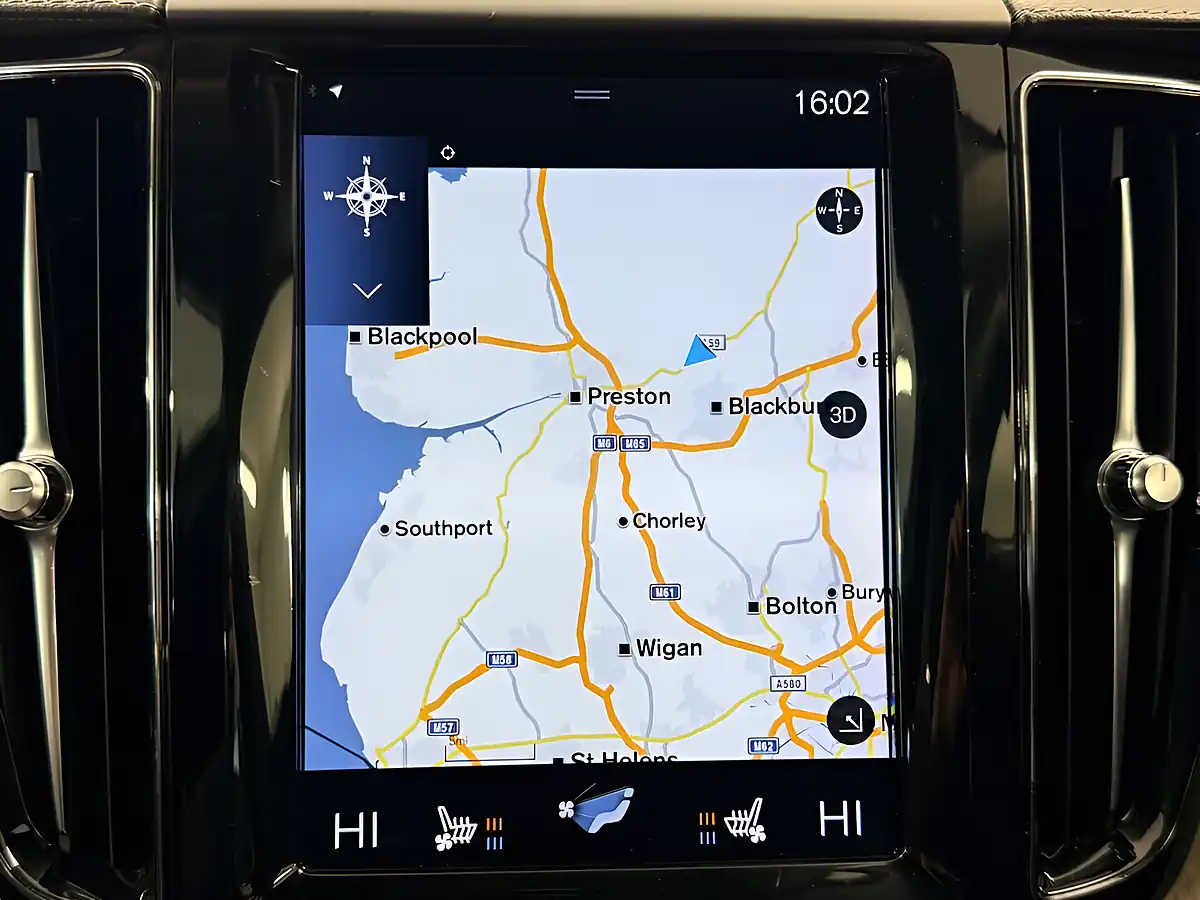 Used 2019 Volvo XC60 Inscription Pro Ice White - Interior and Exterior details 2