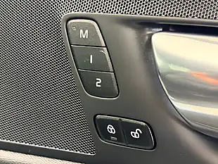 Used 2019 Volvo XC60 Inscription Pro Ice White - Interior and Exterior details 5