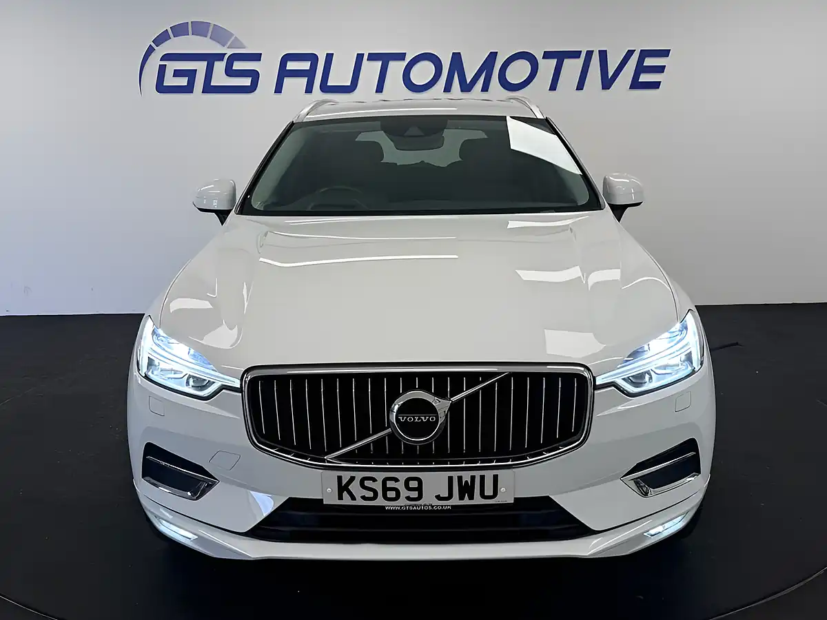 Used 2019 Volvo XC60 Inscription Pro Ice White - Interior and Exterior details 8