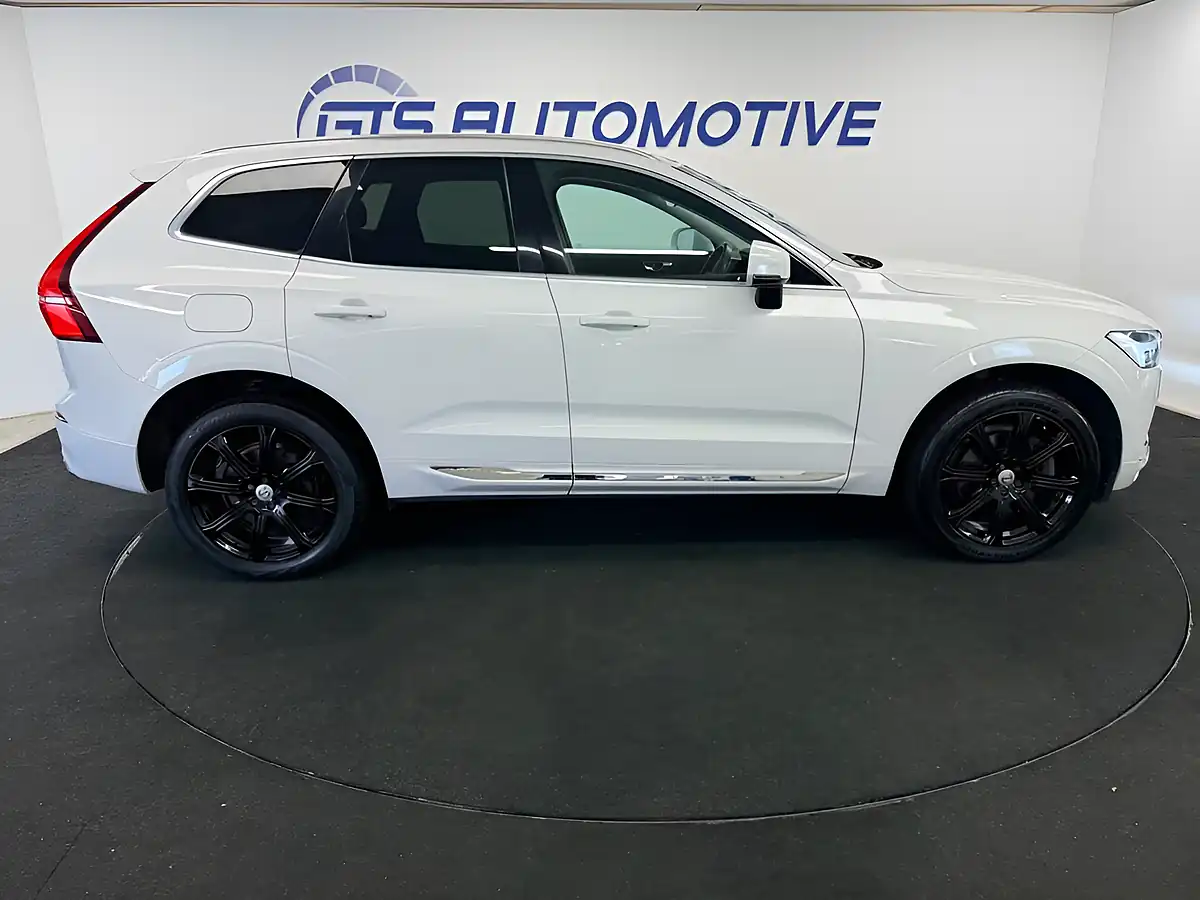 Used 2019 Volvo XC60 Inscription Pro Ice White - Interior and Exterior details 9