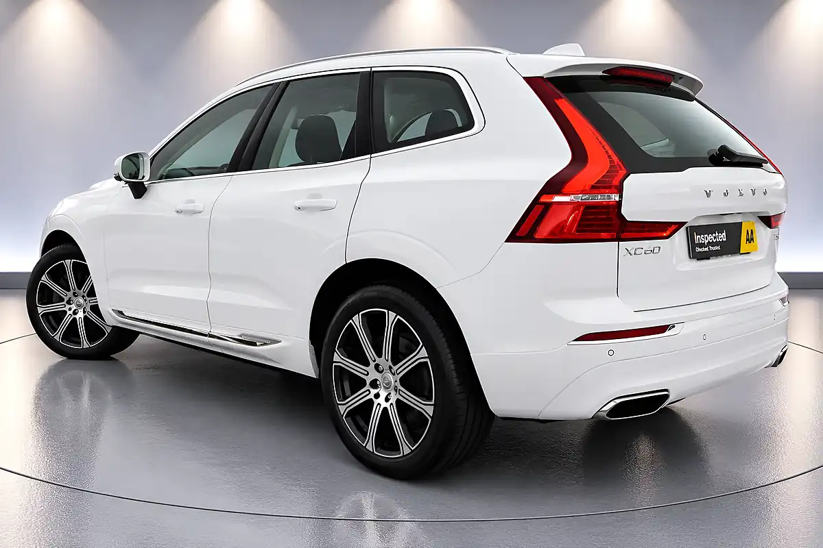 Used 2019 Volvo XC60 Inscription Pro Ice White - Interior and Exterior details 10