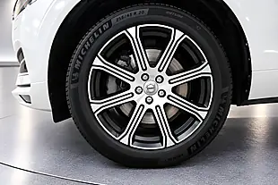 Used 2019 Volvo XC60 Inscription Pro Ice White - Interior and Exterior details 11