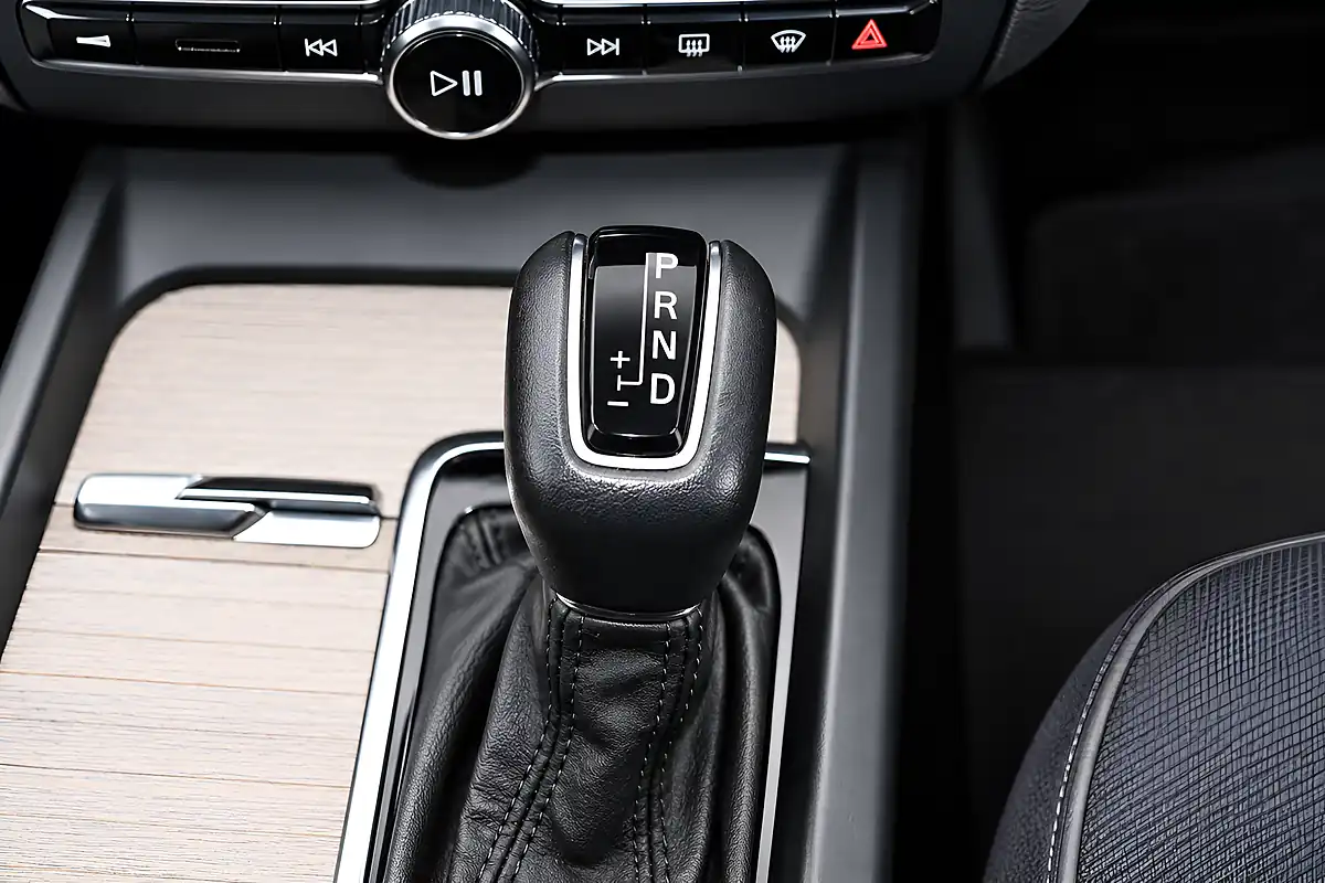 Used 2019 Volvo XC60 Inscription Pro Ice White - Interior and Exterior details 16