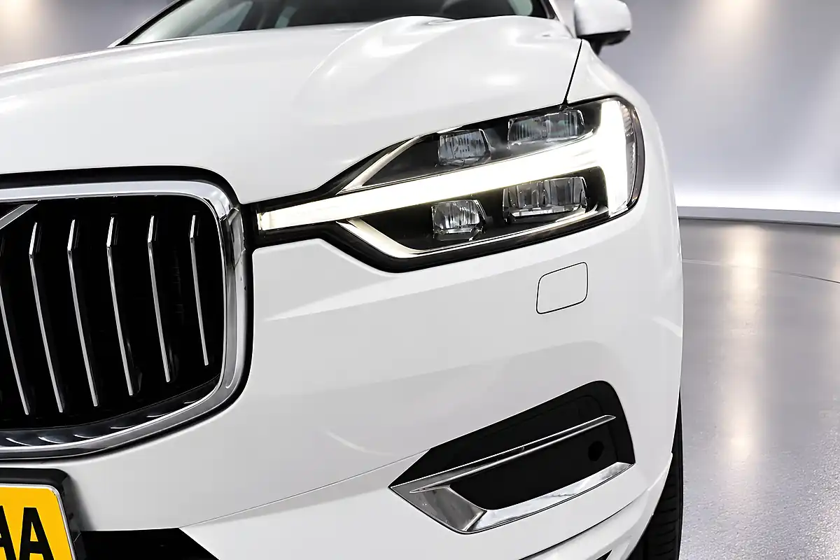 Used 2019 Volvo XC60 Inscription Pro Ice White - Interior and Exterior details 5