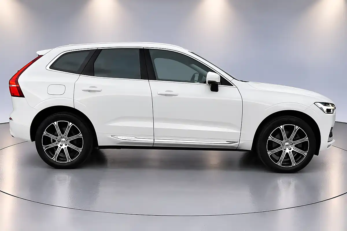 Used 2019 Volvo XC60 Inscription Pro Ice White - Interior and Exterior details 7