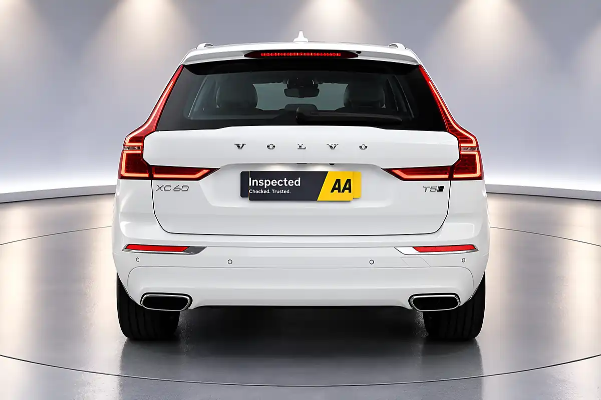 Used 2019 Volvo XC60 Inscription Pro Ice White - Interior and Exterior details 8