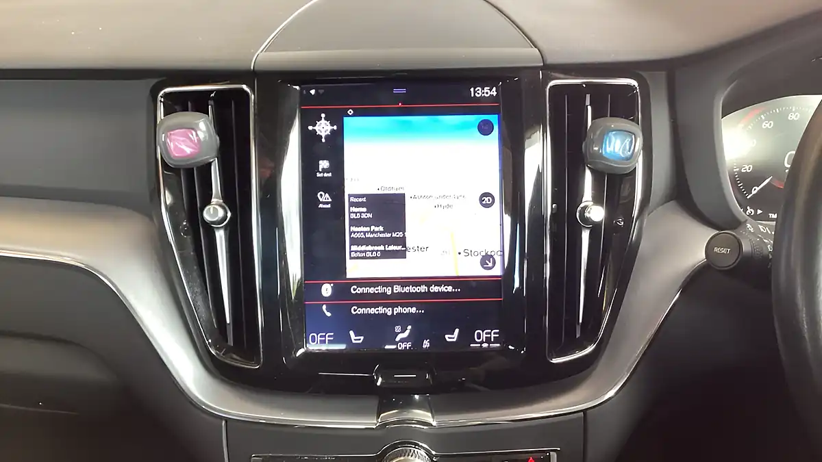 Used 2019 Volvo Xc60 Momentum Grey - Interior and Exterior details 10