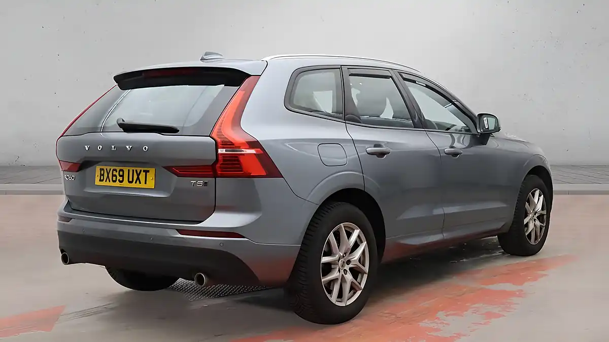 Used 2019 Volvo Xc60 Momentum Grey - Interior and Exterior details 2