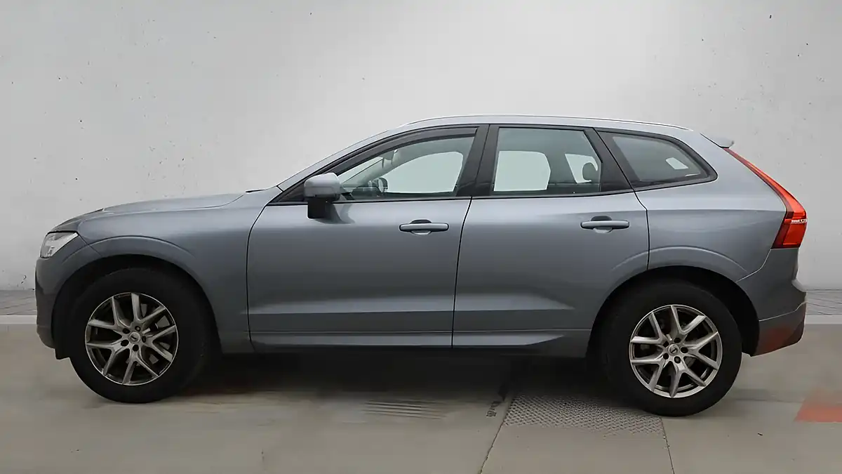 Used 2019 Volvo Xc60 Momentum Grey - Interior and Exterior details 6