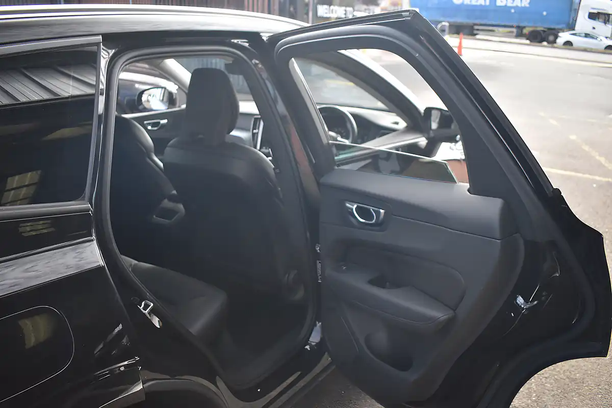 Used 2019 Volvo XC60 Momentum Onyx Black - Interior and Exterior details 11