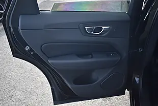Used 2019 Volvo XC60 Momentum Onyx Black - Interior and Exterior details 14