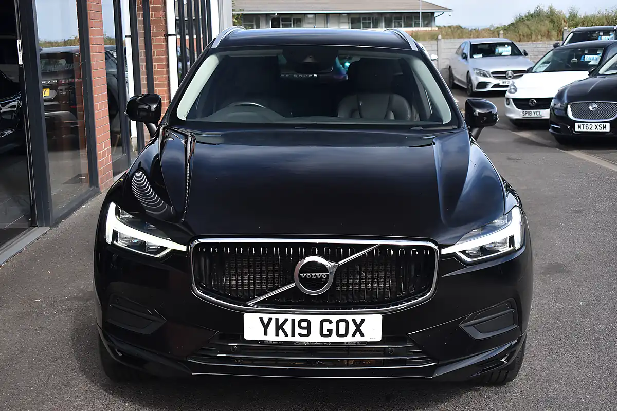 Used 2019 Volvo XC60 Momentum Onyx Black - Interior and Exterior details 3
