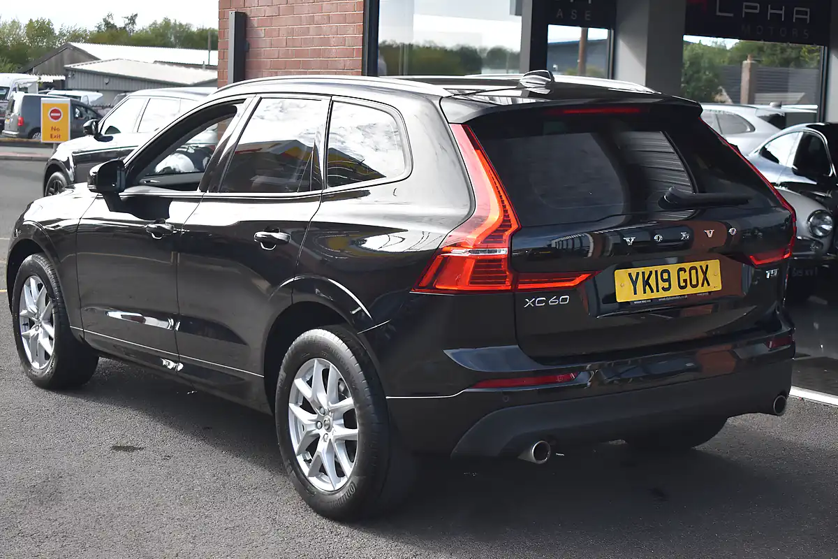 Used 2019 Volvo XC60 Momentum Onyx Black - Interior and Exterior details 8