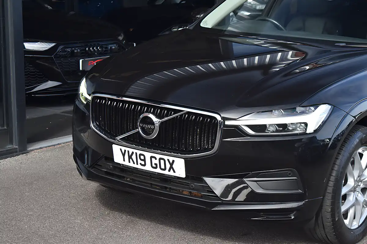 Used 2019 Volvo XC60 Momentum Onyx Black - Interior and Exterior details 9