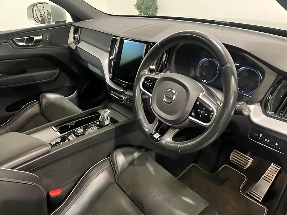 Used 2019 Volvo XC60 R-Design Black - Interior and Exterior details 3