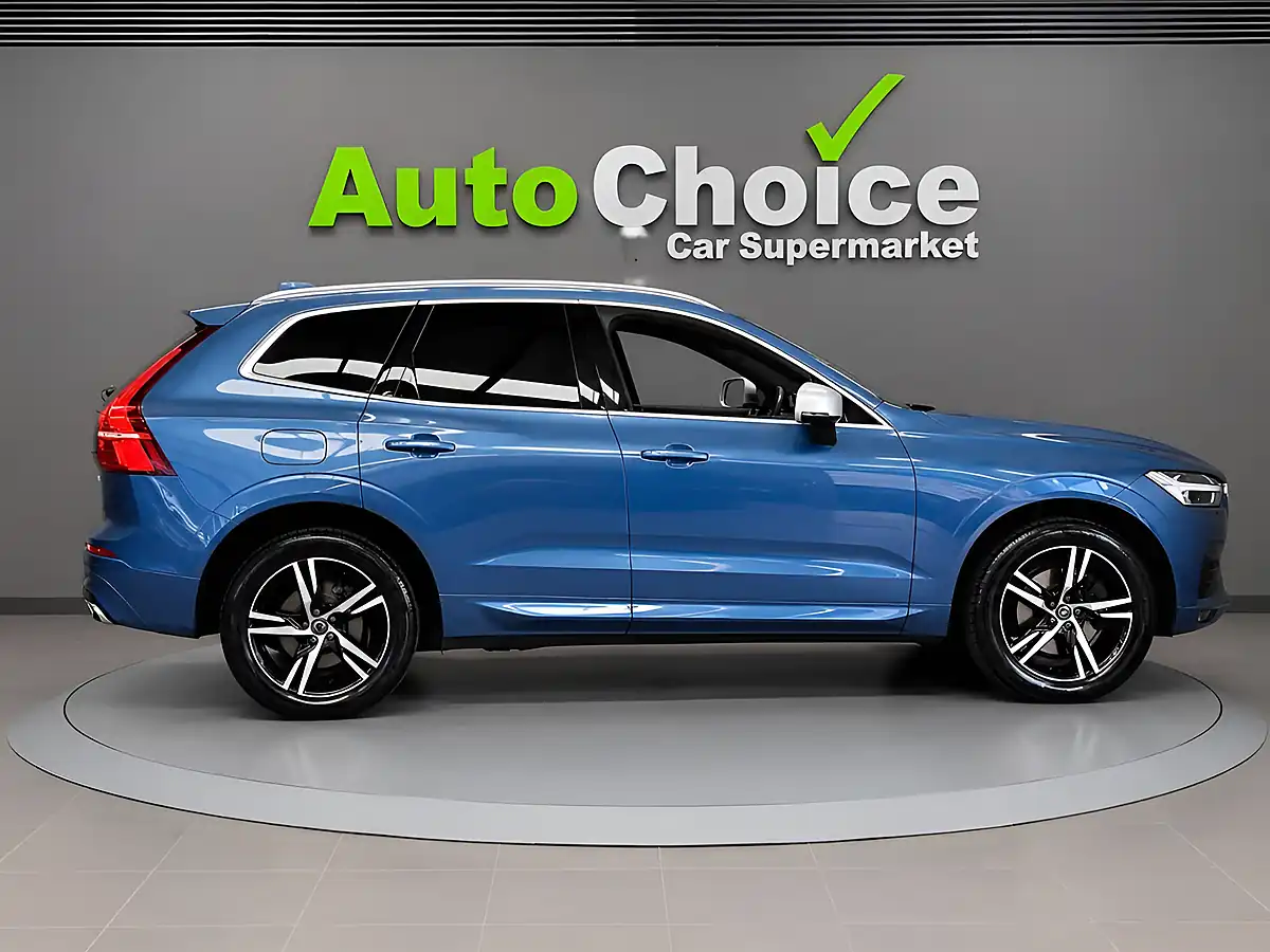 Used 2019 Volvo XC60 R-Design Blue - Interior and Exterior details 14