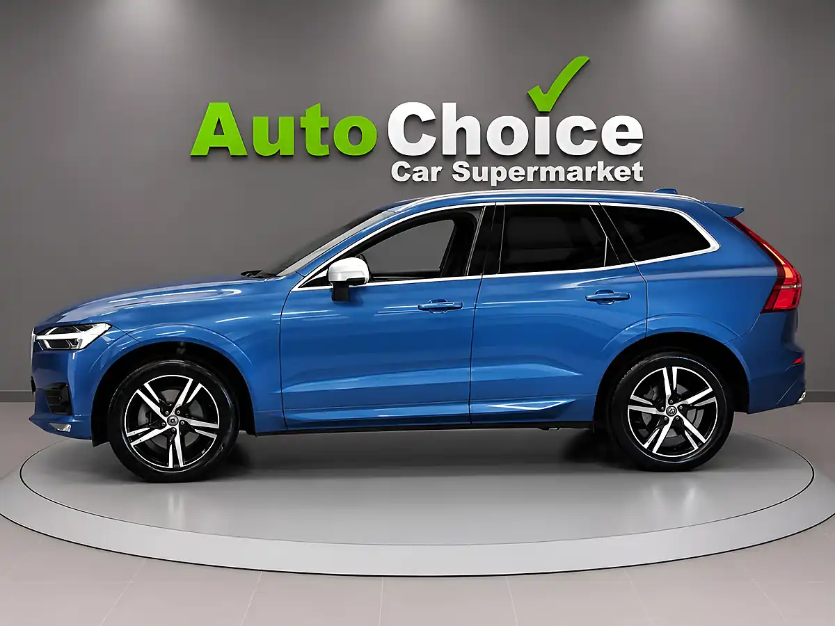 Used 2019 Volvo XC60 R-Design Blue - Interior and Exterior details 6